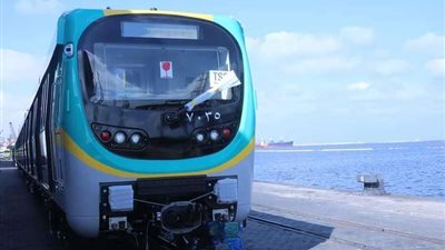 شاهد.. القطارات الجديدة للخط الثالث لمترو الانفاق: بها ممرات آمنة