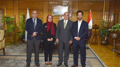 رئيس جامعة أسيوط يُعلن تطوير وحدة الحروق بالمستشفى الجامعي