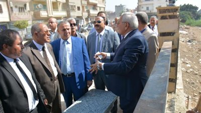 محافظ الدقهلية يتفقد شارع كورنيش شربين ويشدد على سرعة إنهاء أعمال التطوير