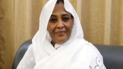 ادخل البلاد في عزلة دولية.. وزيرة الخارجية السودانية تهاجم عمرالبشير