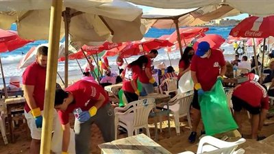بالصور | البيئة تنفذ أكبر حملة لتنظيف الشواطئ بالإسكندرية