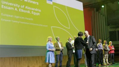 مصطفى النجار يهنئ 