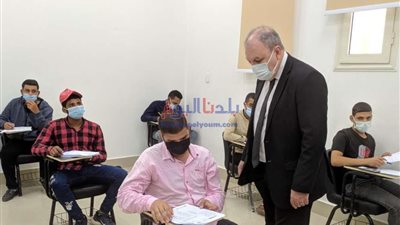 رئيس جامعة بني سويف التكنولوجية يتفقد اختبارات القدرات المؤهلة للطلاب