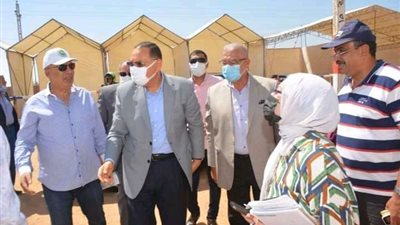 استعدادًا لإقامة مهرجان الخيول العربية.. محافظ الشرقية يتفقد أرض الفروسية