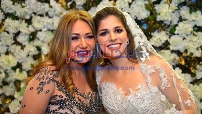 شاهد| 32 صورة تلخص حفل زفاف شقيقة ملك قورة.. وليلى علوي تخطف الأنظار