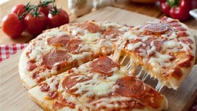 بمذاق لا يقاوم.. طريقة جديدة لعمل البيتزا الإيطالية