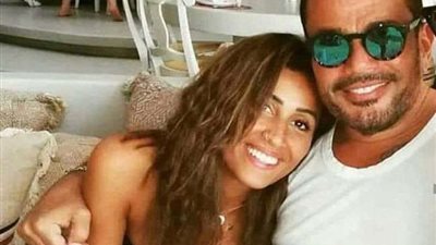 بالفيديو.. عمرو دياب يحتضن دينا الشربيني في حفل زفاف نجل هاني شاكر