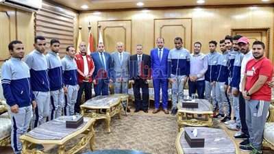 رئيس جامعة بني سويف يستقبل منتخب مصر لكرة القدم 