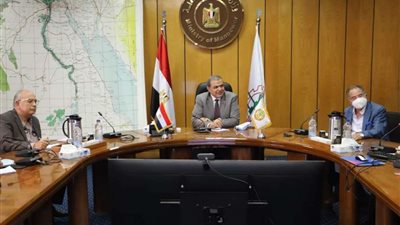 القوى العاملة تبحث ربط العاملين المصريين بالخارج مع المكاتب العمالية