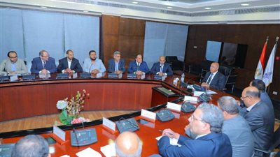 وزير النقل يبحث مع شركة الستوم مشروع تطوير كهربة إشارات السكك الحديد