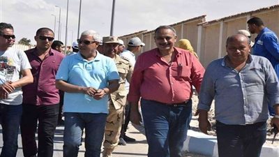 محافظ مطروح يعتمد 136 مُتقدمًا لتقنين الأراضي المقام عليها مباني