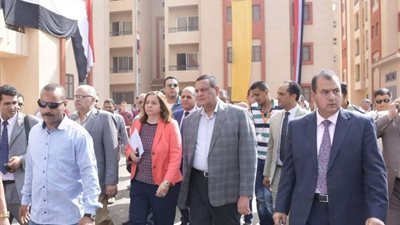 نائب وزير الإسكان ومحافظ البحيرة يُسلمان عقود مشروع الإسكان الاجتماعي بكفر الدوار