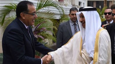 رئيس الوزراء يودع نظيره الكويتي بمطار القاهرة