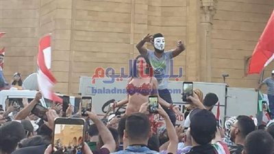 راقصة تشعل مظاهرات لبنان (فيديو)