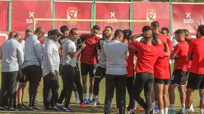 شوبير يكشف حقيقة تمرد لاعبي الأهلي ضد عقوبة الخطيب