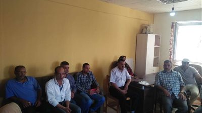 تفاصيل اجتماع سكرتير مدينة مطروح بمديري الإدارات بالمجلس