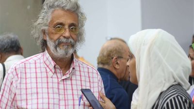 بعد فوزه بمنصب نقيب الأطباء.. حسين خيري: الطبيب يعمل بالسخرة وسأكون نقيبًا للجميع