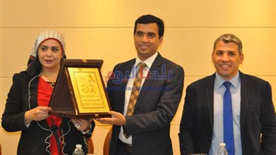 المستشار الثقافي الهندي يشهد فعاليات 