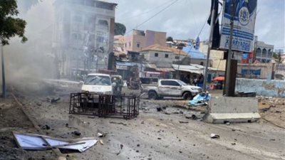 بالصور..مقتل ضابطين وإصابة 3 آخرين فى استهداف حاجز بالقرب من القصر الرئاسي الصومالى
