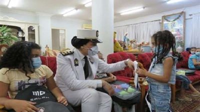 وزارة الداخلية تنظم قافلة لتوزع حقائب مدرسية على الأيتام
