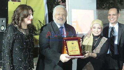تكريم خالد زكي وصبري فواز ورجاء حسين من 