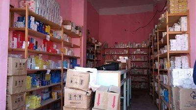 التفتيش الصيدلي بأسيوط يضبط مخزن أدوية ويشمع ٩ صيدليات بالتعاون مع الرقابة الإدارية