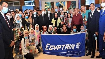 وزير الطيران يودع أوائل الجمهورية المسافرين الى دبى