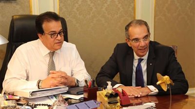 وزيرا التعليم العالي والاتصالات يبحثان سبل تحويل الجامعات المصرية إلى 