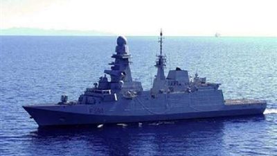 فرقاطة ريتشموند البريطانية تبحر فى مضيق تايوان