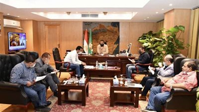 محافظ الفيوم يتابع رصف ورفع كفاءة الطرق المدرجة ضمن مبادرة 