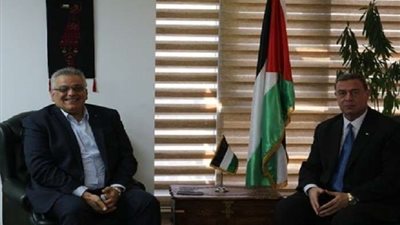 السفير الفلسطيني بمصر يلتقي رئيس سلطة المياه بالقاهرة