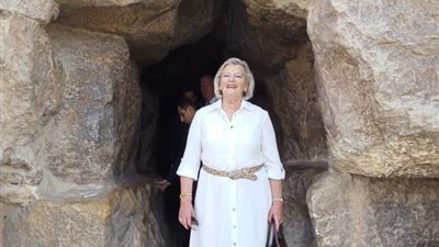 وزيرة الهجرة الهولندية تزور منطقة أهرامات الجيزة
