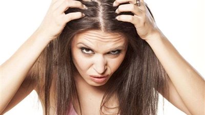 في 8 خطوات.. تخلص من قشرة الشعر المزعجة