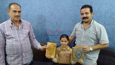 بعد تحريرها من الاختطاف.. الطفلة جنى تهدي