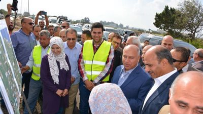 محافظ الدقهلية ووزير النقل يتفقدان طريق رافد جمصة