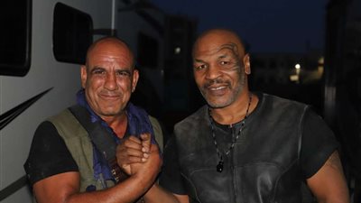 مجتمع الأبطال.. محمد لطفي يغازل مايك تايسون من كواليس 