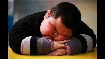 خبيرة تغذية: خفض وزن الطفل لا يكون من خلال الحرمان (فيديو)