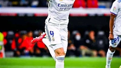 تعليق مثير من بنزيما عن إنجازه مع ريال مدريد