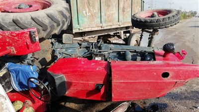 إصابة عامل في حادث انقلاب جرار قمامة بعد اصطدامه بسيارة ملاكي بالدقهلية