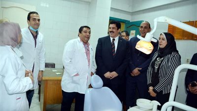 محافظ القليوبية يتفقد القافلة الطبية بقرية 