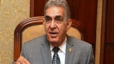 محمود عزمي: 