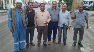 فرق الإنقاذ بمطروح تواصل إزالة تجمعات الأمطار