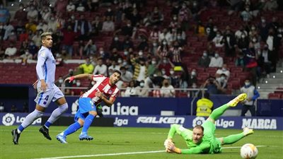 الشوط الأول.. أتليتكو مدريد يتقدم على برشلونة بثنائية نظيفة