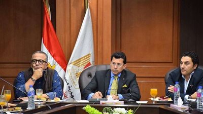 صور| وزير الرياضة يجتمع باللجنة المنظمة للبطولة الأفريقية تحت 23 سنة