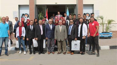 انطلاق الفوج الأول من شباب جامعة عين شمس لزيارة مصنع السكك الحديدية