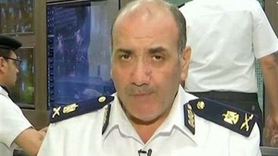 مدير مرور الجيزة يقود حملة مكبرة لرفع سيارات الانتظار الخاطئ