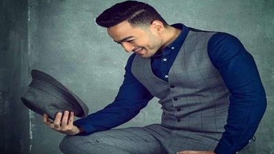 شاهد| حمادة هلال يغني برفقة طفلة.. ويعلق: 