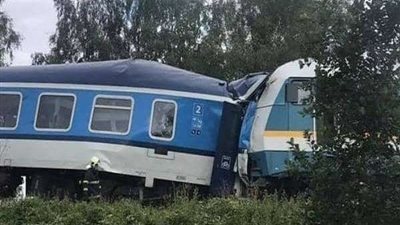 فيديو يرصد دفع سيدة لامرأة أمام قطار