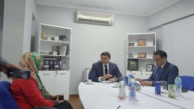 بالصور.. بروتوكول تعاون بين غرفة صناعة منتجات الأخشاب وكلية الفنون التطبيقية