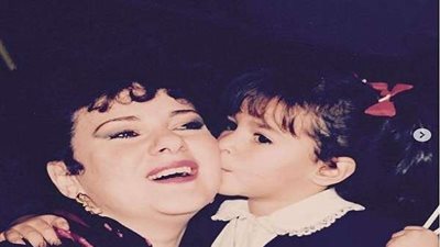 إيمي سمير غانم تنشر صورة لـ والدتها عبر انستجرام